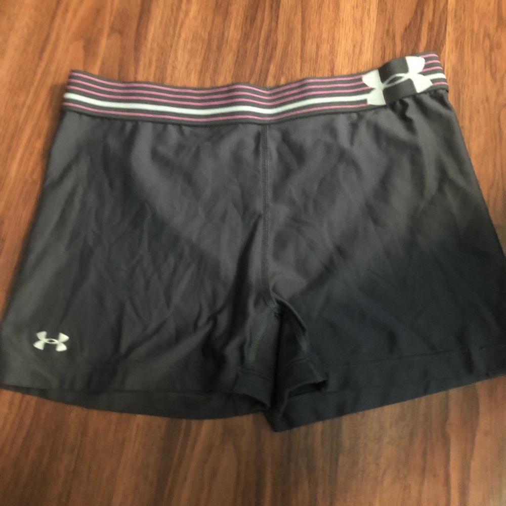 UNDER ARMOR EXERCISE SHORTS